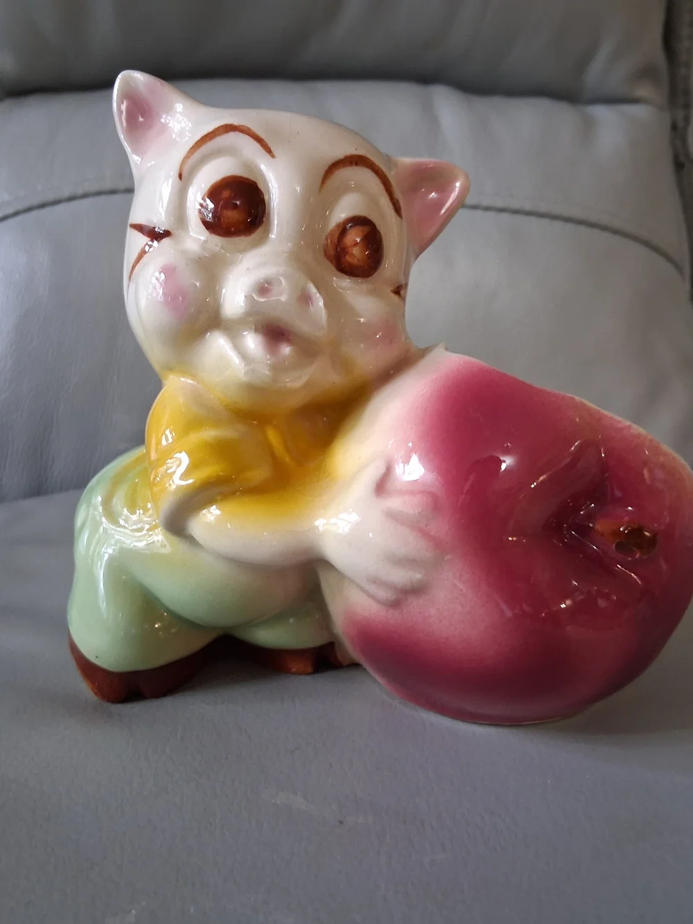 Vintage Shawnee Pottery Happy Pig With Apple Planter